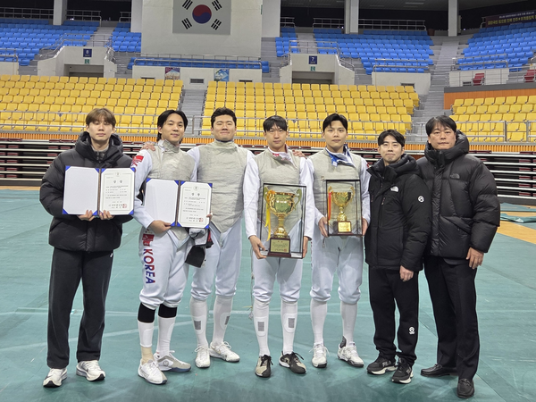 광주시청이 2026 전국남·녀종목별오픈펜싱선수권대회 남자 플뢰레 단체전 결승에서 국군체육부대를 43-40으로 꺾고 우승을 차지했다./경기도펜싱협회 제공