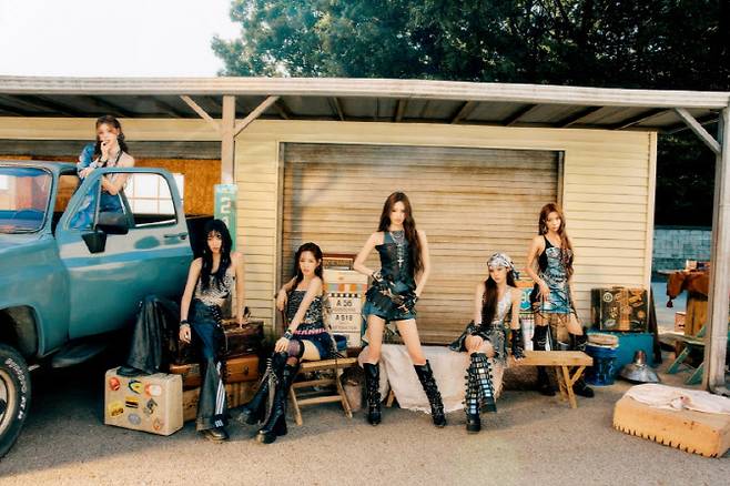 이즈나(사진=웨이크원)