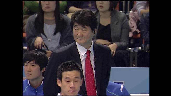 삼성화재를 이끌며 왕조를 구축했던 신치용 감독은 박철우 감독대행의 장인어른이기도 하다.