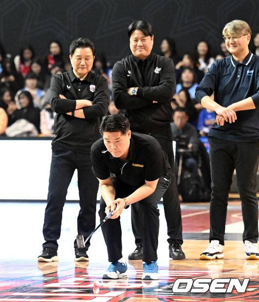 실제 골프 경기하듯 진지한 조상현 감독