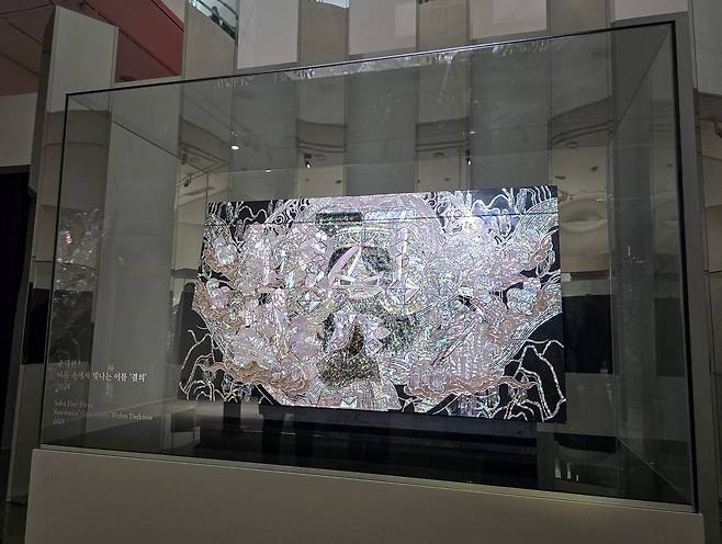 쿠키런과 나전칠기의 만남 (서울=연합뉴스) 김주환 기자 = 22일 서울 인사동 아라아트센터에서 열린 '쿠키런: 킹덤' 아트 컬래버 특별전 '위대한 왕국의 유산' 전시 공간에 손대현 나전칠기 명장이 게임을 테마로 제작한 작품이 전시돼있다. 2026.1.22 jujuk@yna.co.kr