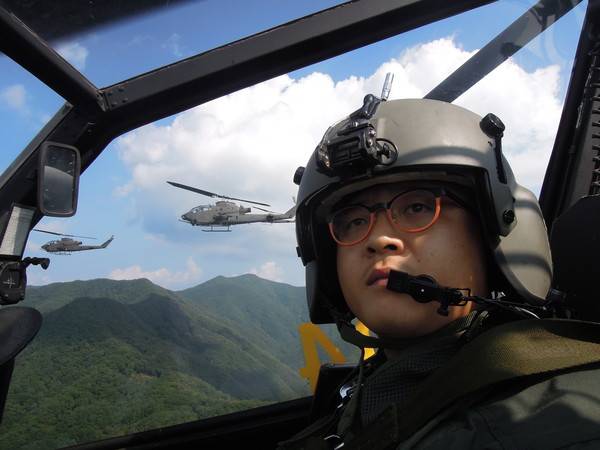 ※ 24년차 베테랑인 양낙규 아시아경제 기자는 2009년부터 국방부를 출입하며 군사, 국방 등 외교 안보분야를 취재하고 있는 군사 안보 전문 기자입니다. 국내 밀리터리 매니아 사이에서 두터운 팬층을 갖고 있는 양 기자는 현재 아시아경제 '양낙규 기자의 디펜스 클럽' 사이트를 운영하고 있습니다. 경인방송에선 10년째 아침 시사프로그램 코너지기로 함께 하고 있습니다.