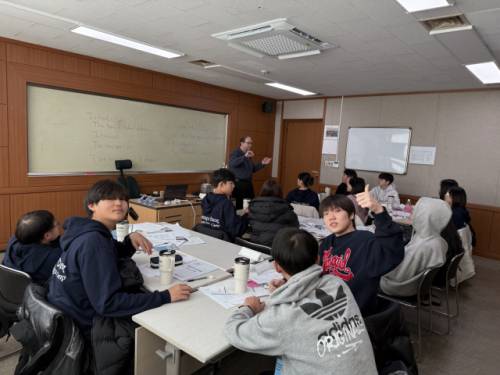 평창군과 한국외국어대학교는 최근 한국외대 글로벌캠퍼스에서 지역내 중학생을 대상으로 ‘2025년 동계 청소년 평창군 영어 체험 교실(영어 캠프)’을 운영했다.