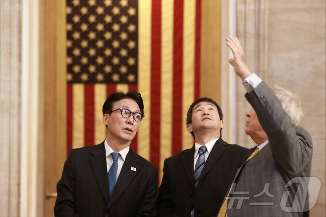 김민석 국무총리가 22일(현지시간) 미국 국회의사당에서 열린 미 하원 주요인사 초청 오찬 간담회에 참석해 시설을 둘러보고 있다. (총리실 제공. 재판매 및 DB 금지) 2026.1.23/뉴스1