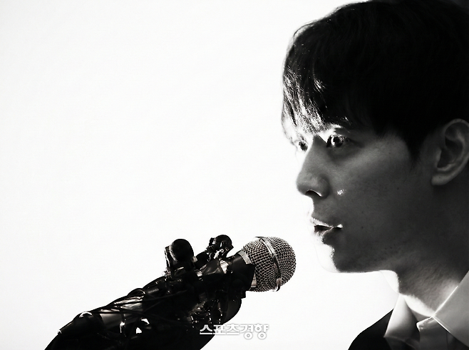 가수 박유천이 마약 수사와 관련해 기자회견을 열고 입장을 전하고 있다. 사진 이선명 기자 57km@kyunghyang.com