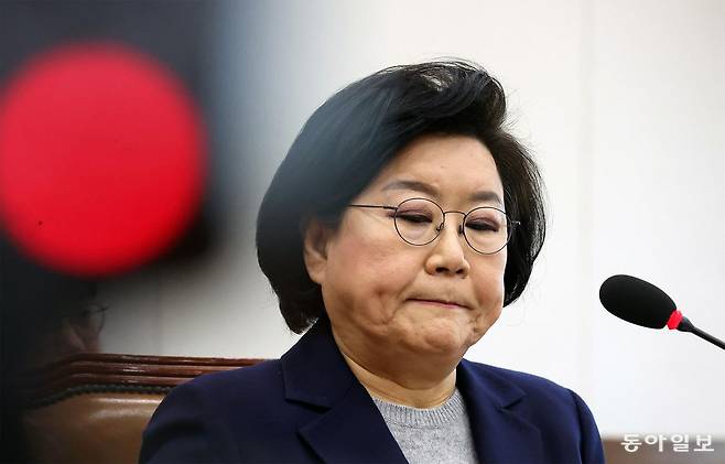 이혜훈 기획예산처 장관 후보자가 23일 국회에서 열린 재정경제기획위원회 인사청문회에서 입을 꾹 다문 채 질문을 받고 있다. 장승윤 기자 tomato99@donga.com