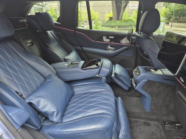 메르세데스 마이바흐 : 메르세데스 마이바흐 GLS 600 4MATIC 마누팍투어의 뒷자리 모습. 유민환 기자