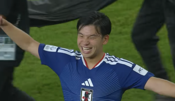 아시아 정상에 오른 일본 대표팀(사진=유튜브 화면 갈무리)