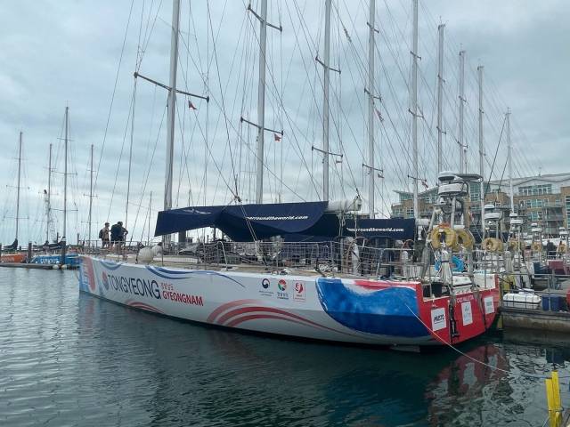 클리퍼 세계일주 요트대회 출정 장면./통영시/