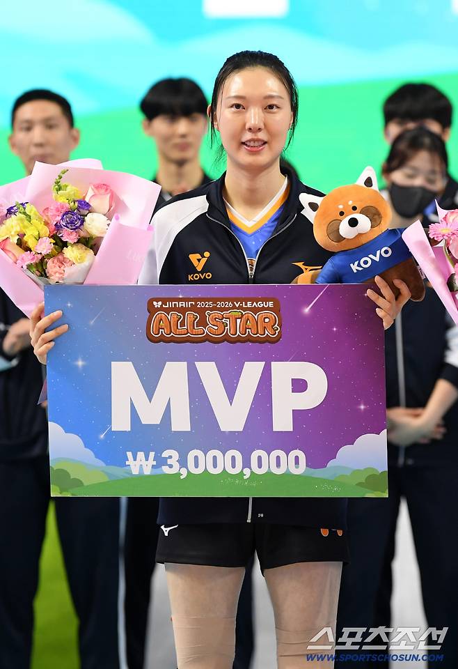 2025-2026 V리그 올스타전이 25일 춘천시 호반체육관에서 열렸다. MVP 양효진이 포즈를 취하고 있다. 춘천=박재만 기자 pjm@sportschosun.com/2026.01.25/