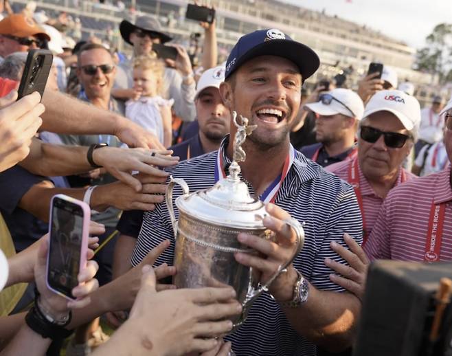 ◇일각에선 디섐보가 투어 소속 대신 유튜버 활동과 메이저 대회 출전을 병행하는 방식을 취할 수 있다고 전망하고 있다. AP연합뉴스