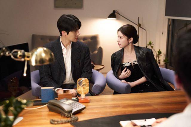 넷플릭스 시리즈 '이 사랑 통역 되나요?'의 호진(김선호)과 무희(고윤정). 넷플릭스 제공