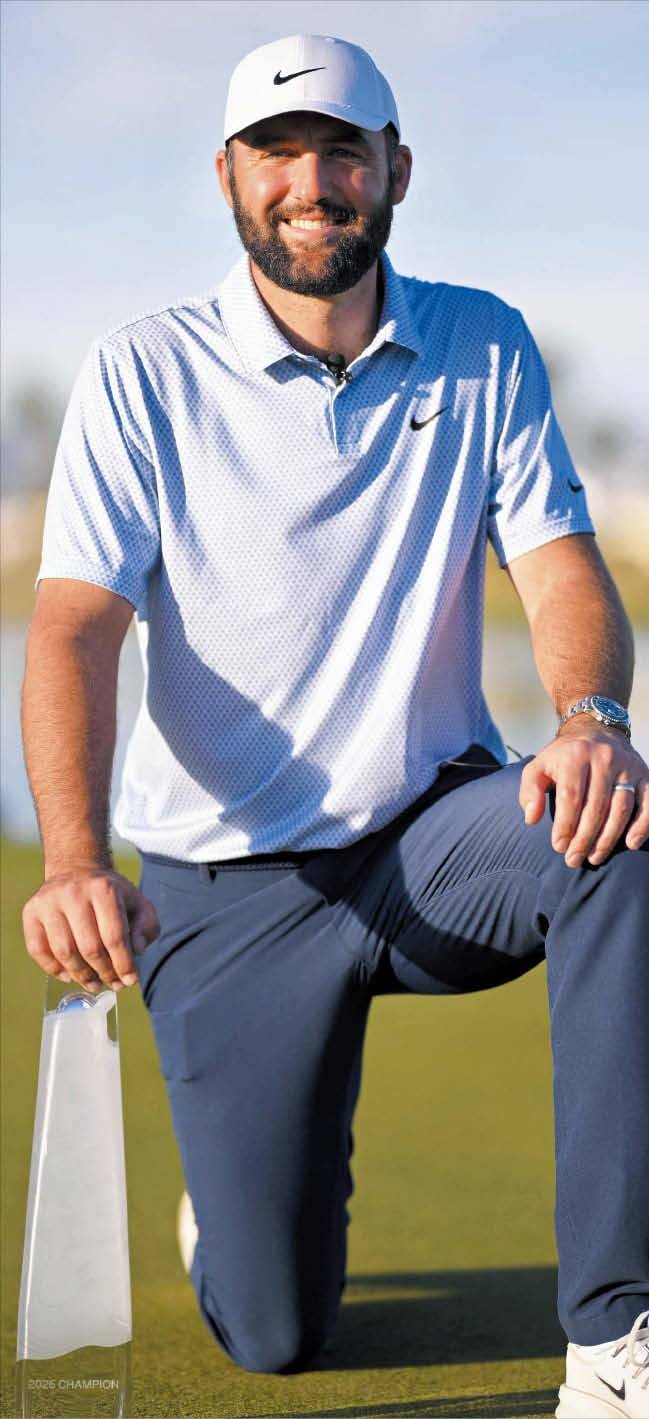 AFP 연합뉴스26일 끝난 PGA(미 프로골프) 투어 아메리칸 익스프레스에서 우승한 스코티 셰플러가 트로피와 함께 포즈를 취했다. 셰플러는 이날 우승으로 통산 상금 1억달러를 돌파했다.