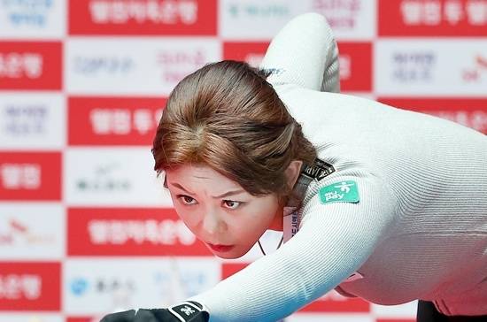 27일 열린 웰컴저축은행LPBA 32강전에서 김가영이 역전패 위기를 딛고 전지연을 승부치기로 물리치고 16강에 진출했다. (사진=PBA)