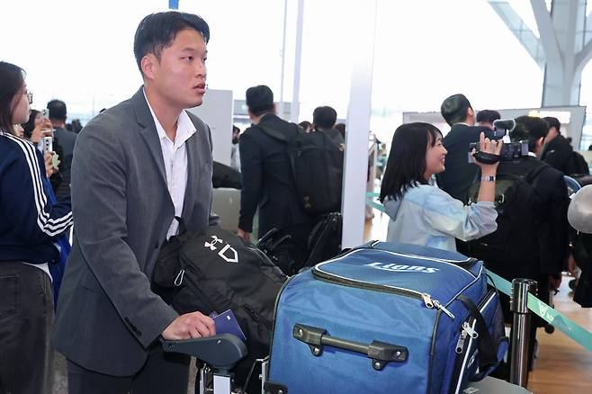 괌 출국길 이병헌.