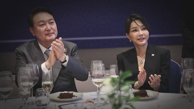 윤석열(왼쪽) 前 대통령과 부인 김건희 여사