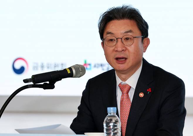2026년도 가계부채 관리 방안이 2월 말 발표될 전망이다. 사진은 이억원 금융위원장이 지난 22일 서울 중구 온드림 소사이어티에서 열린 청년 소통 간담회 '청년, 금융의 내일을 말하다'에서 모두발언하는 모습. /사진=뉴스1