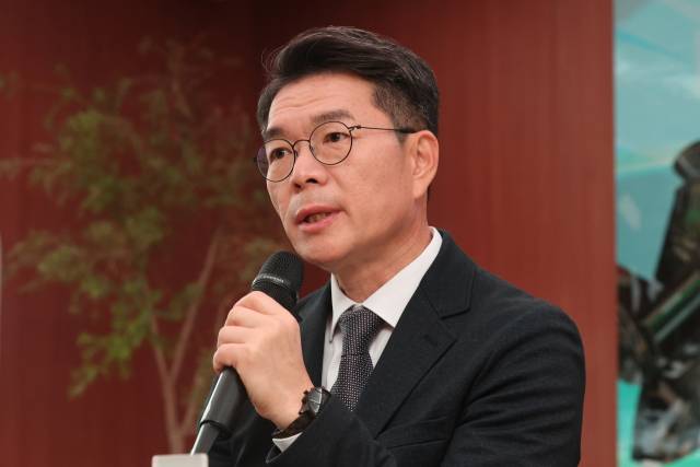 ▲정원오 성동구청장이 10일 서울 성동구 펍지 성수에서 열린 '성수동' 출간 관련 기자간담회에서 취재진 질문에 답하고 있다. ⓒ연합뉴스