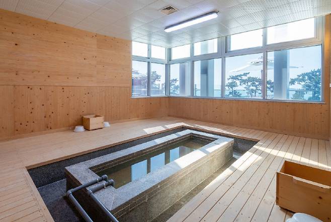 전남 함평 돌머리해수찜치유센터 실내. /함평군 제공