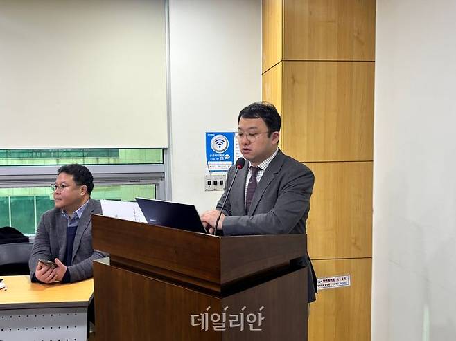 김충기 대한의사협회 정책이사(이대서울병원 순환기내과 임상 부교수)가 29일 서울 여의도 국회의원회관에서 열린 토론회에서 발언하고 있다. ⓒ데일리안 김효경 기자