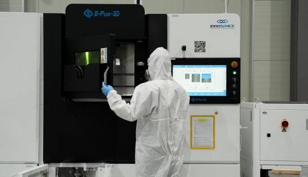 이노스페이스 화성캠퍼스(첨단제조사업본부)에서 부품 품질 확인 및 정밀가공 공정이 진행되고 있다. / 이노스페이스 제공