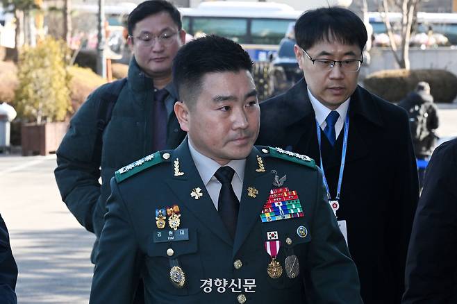 12·3 불법계엄 사태 당시 국회에 투입됐던 707특수임무단을 이끄는 김현태 단장이 지난해 2월6일 서울 종로구 헌법재판소에서 열린 탄핵 심판 6차 변론기일에 증인 출석하고 있다. 사진공동취재단