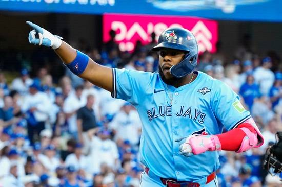 미국 메이저리그(MLB) 토론토 블루제이스의 핵심 야수 블라디미르 게레로 주니어가 2026 월드베이스볼클래식(WBC) 출전을 확정했다. 지난 2023 WBC 도미니카공화국 대표팀에 발탁됐지만, MLB 시범경기를 치르다가 무릎 부상을 당하면서 대회에 참가하지 못했다. 연합뉴스