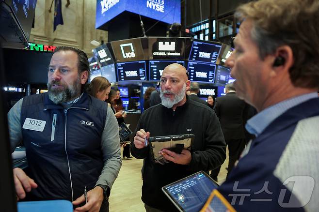 뉴욕증권거래소 트레이더들 ⓒ 로이터=뉴스1
