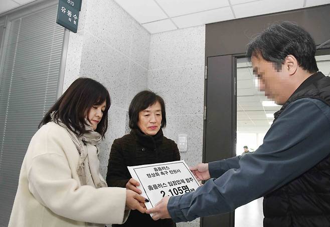 홈플러스 임대점주들이 국회에 탄원서를 제출했다.(홈플러스 제공).