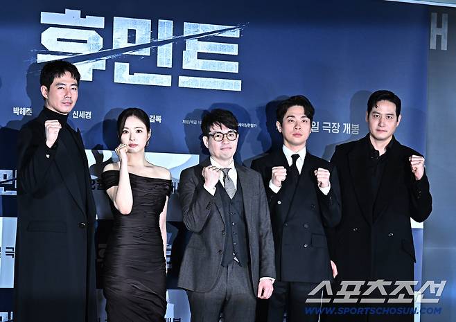 12일 광진구 자양동 롯데시네마에서 영화 '휴민트' 제작보고회가 열렸다. 포즈를 취하고 있는 배우 조인성, 신세경, 류승완 감독, 박정민, 박해준. 자양동=송정헌 기자songs@sportschosun.com/2026.01.12/