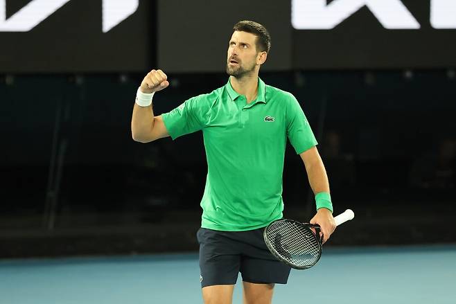 디펜딩 챔피언 야닉 시너를 꺾고 3년 만에 호주오픈 남자단식 결승에 복귀한 조코비치