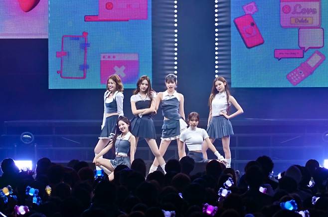 이즈나, 첫 日 팬 콘서트 성료 (제공: 웨이크원)