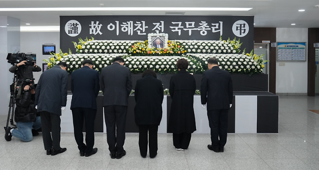 제주도의회에 마련된 이해찬 前 국무총리 분향소