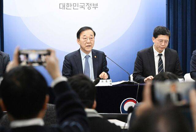 김윤덕 국토교통부 장관이 29일 서울 종로구 정부서울청사에서 ‘도심 주택공급 확대 및 신속화 방안’을 발표하고 있다. 윤웅 기자