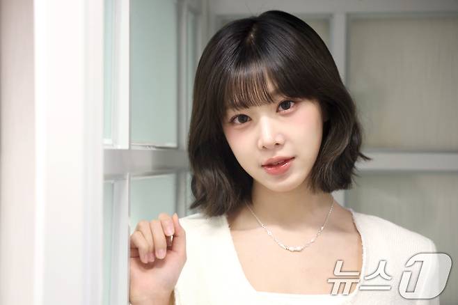 그룹 트리플에스(tripleS)의 니엔이 21일 서울 종로구 뉴스1에서 가진 인터뷰에 앞서 포즈를 취하고 있다. ⓒ News1 이광호 기자