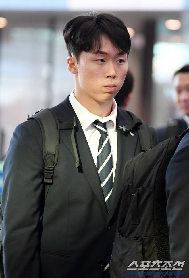 삼성 라이온즈 선수단이 23일 인천국제공항을 통해 스프링캠프가 열리는 괌으로 출국했다. 이호범이 출국장으로 향하고 있다. 인천공항=박재만 기자 pjm@sportschosun.com/2026.01.23/