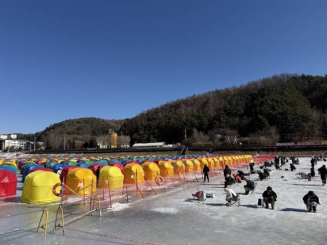 평창 송어축제 얼음낚시터 / 사진= 문서연 여행+ 기자