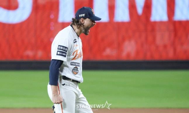 포효하는 와이스. /사진=김진경 대기자