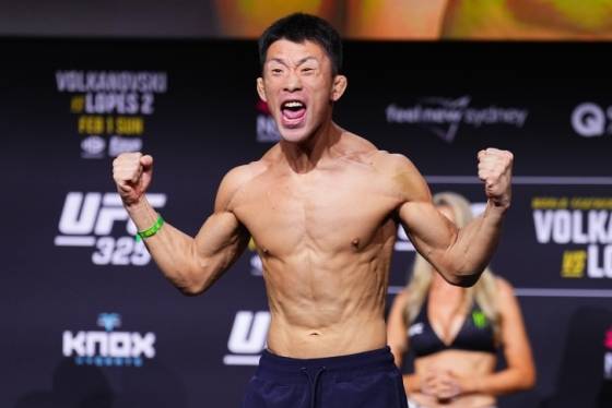 RTU(ROAD TO UFC) 결승전을 앞두고 계체에 통과한 김상욱이 포효하고 있다. /사진=UFC 제공