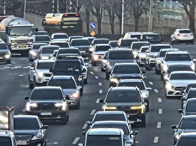 ▲ 사진=22일 오전 8시 13분 천등IC육교 위 고촌에서 풍무동 방향 차량정체