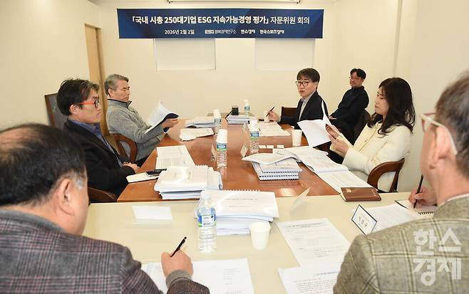 이우종 서울대 경영대학 교수가 2일 오전 서울 종로구 한스경제 더 시그널에서 열린 '국내 시총 250대 기업 ESG 지속가능경영 평가' 자문위원 회의서 발언을 하고 있다./ 이호형 기자 leemario@sporbiz.co.kr 2026.02.02