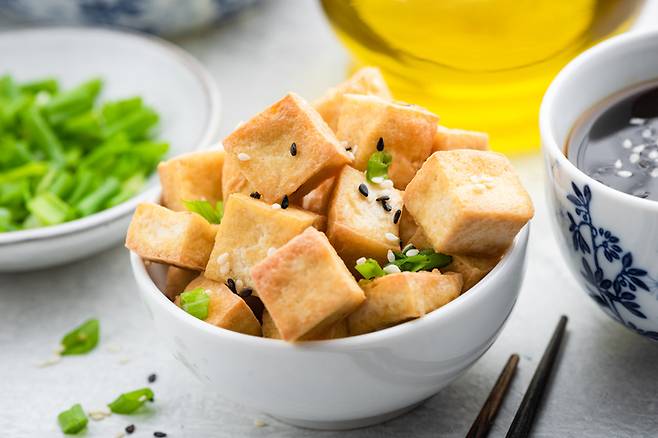 두부는 식물성 단백질이 풍부하고 뼈에 좋은 이소플라본이 많다. 사진=게티이미지뱅크