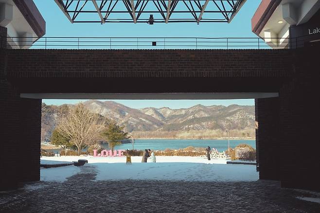 의암호가 펼쳐지는 KT&G상상마당춘천아트센터(사진=안규림)