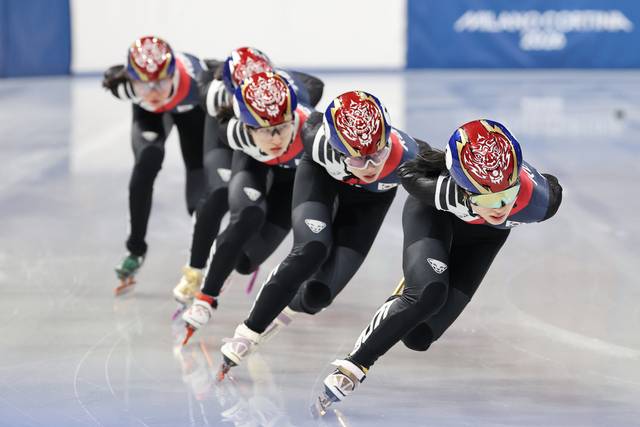 2026 밀라노·코르티나담페초 동계올림픽 개막을 4일 앞둔 2일(현지시간) 이탈리아 밀라노 아이스스케이팅 아레나에서 쇼트트랙 대표팀 선수들이 훈련하고 있다. 연합뉴스