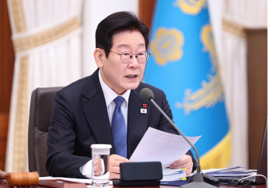 이재명 대통령이 SNS에서 ‘담배처럼 설탕도 부담금을 부과, 설탕 사용을 억제하고 재원(부담금)으로 지역·공공의료 강화에 재투자하는 것이 어떠냐’는 취지의 의견을 제안했다. (사진=연합뉴스)