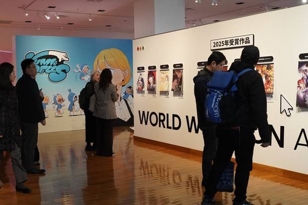 콘진원은 주일한국문화원과 함께 지난 1월 30일부터 일본 도쿄 주일한국문화원 ‘갤러리 MI’에서 ‘세로로 읽는 이야기: 2026 K-웹툰 전시(縦に読む物語 : K-WEBTOON展)’를 개막했다. 사진 제공=콘진원