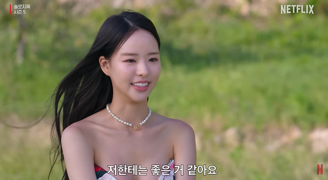 박희선. 넷플릭스 공식 유튜브 채널.