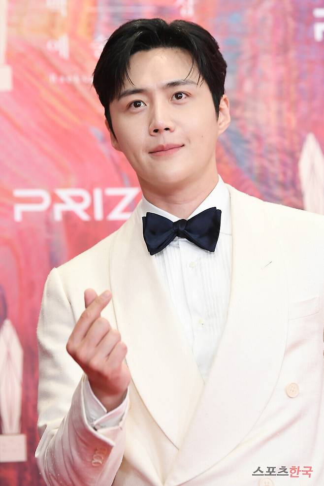 '제60회 백상예술대상' 레드카펫 행사에 참석한 배우 김선호. ⓒ이혜영 기자 lhy@hankooki.com