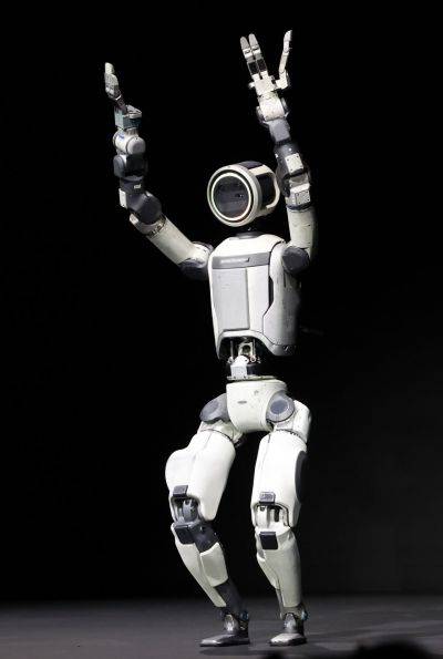 세계 최대 가전·정보기술(IT) 전시회 'CES 2026' 개막을 하루 앞둔 5일(현지시간) 미국 네바다주 라스베이거스 만달레이베이에서 열린 현대차그룹 프레스 컨퍼런스에서 휴머노이드 로봇 아틀라스가 공개되고 있다. 2026.1.6 연합뉴스