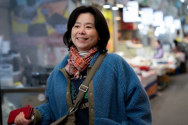 영화 '넘버원'의 엄마 은실(장혜진)은 언젠가부터 아들 하민(최우식)이 자신이 만든 음식을 피하기 시작하자 서운해 한다. 사진 바이포엠스튜디오